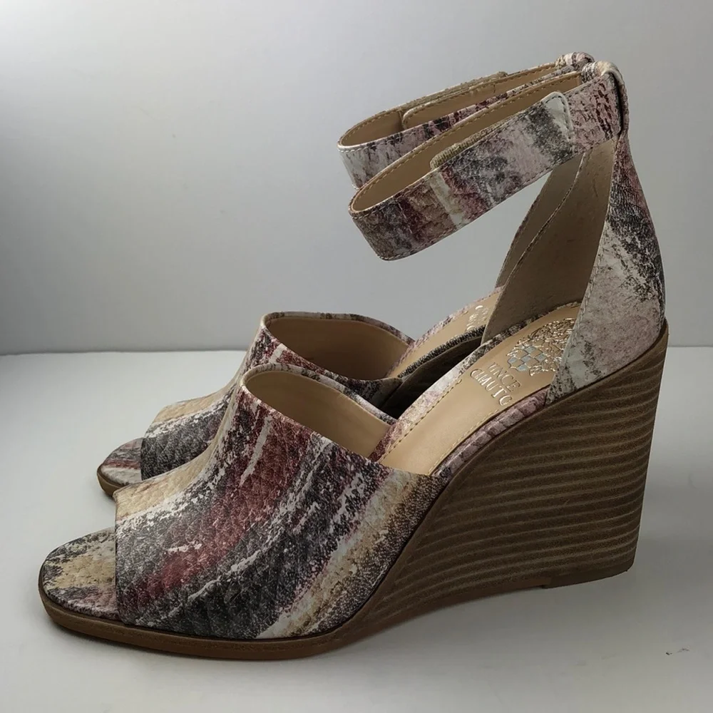 NEW Vince Camuto Deedriana Peep Toe Wedges 8
